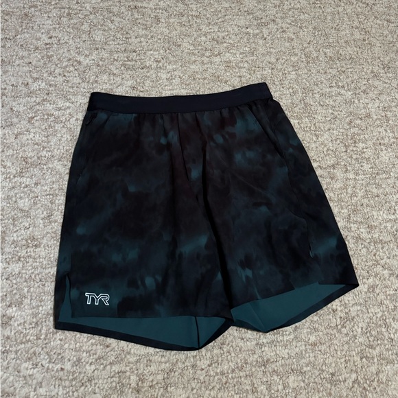 TYR Unbroken shorts - Picture 1 of 3